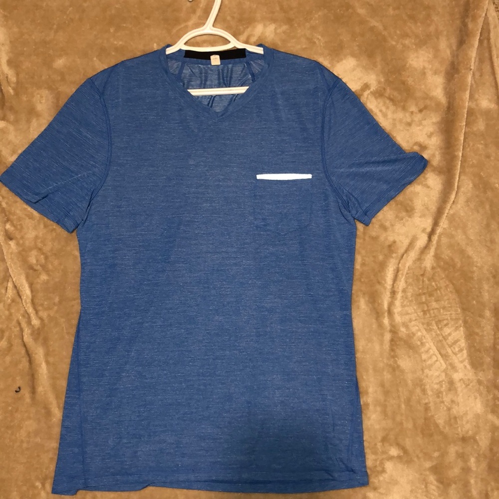 Men’s Lululemon v neck performance shirt